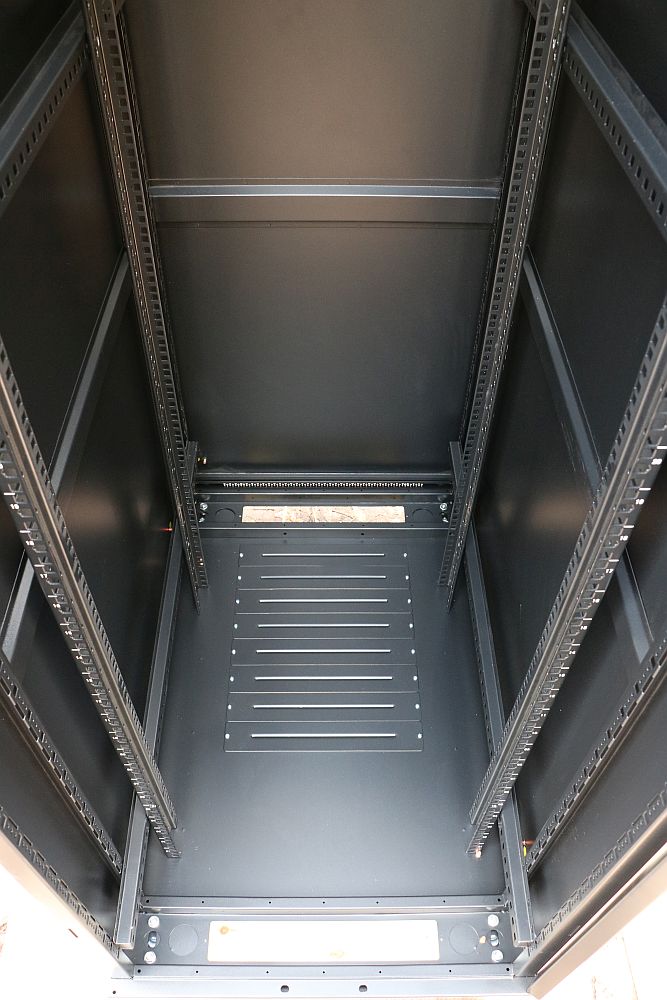 Extralink 42U 600x800 musta, telinekaappi, lattia-asennus 5